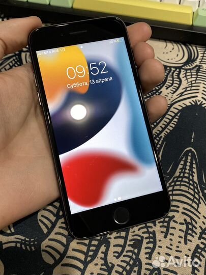 iPhone 8, 64 ГБ