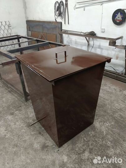 Мусорный бак металлический