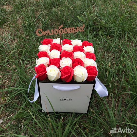 Подарок коробочка с мыльными розами