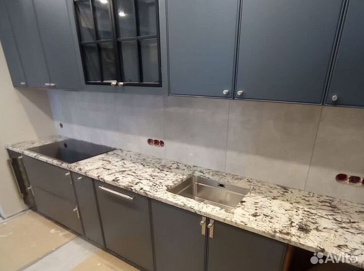 Столешница и остров из гранита на кухню