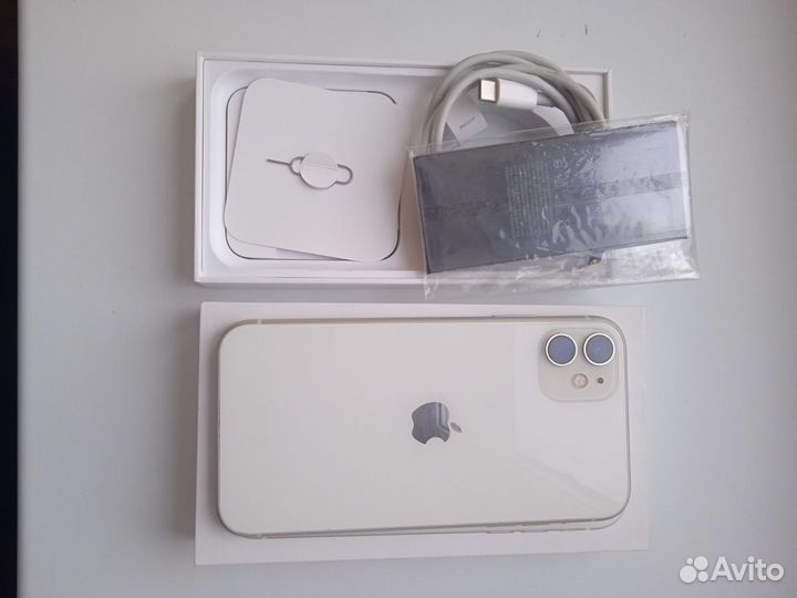 iPhone 11, 64 ГБ