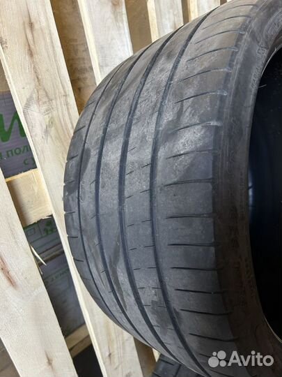 Michelin Pilot Super Sport 235/35 R19 и 295/30 R19 91Y