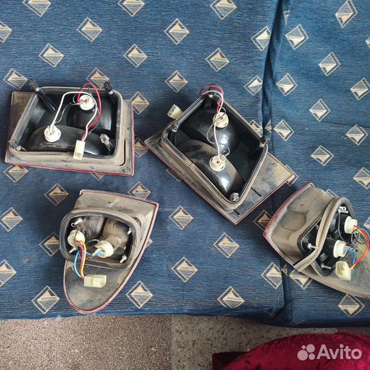 Задний комплект фонарей на волгу 31105