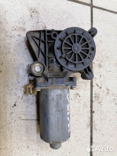 Мотор стеклоподъемника передний правый