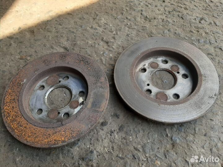 Задние тормозные диски Toyota Corolla X 150