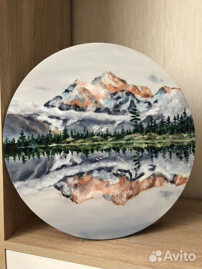 Картина маслом горы на круглом холсте