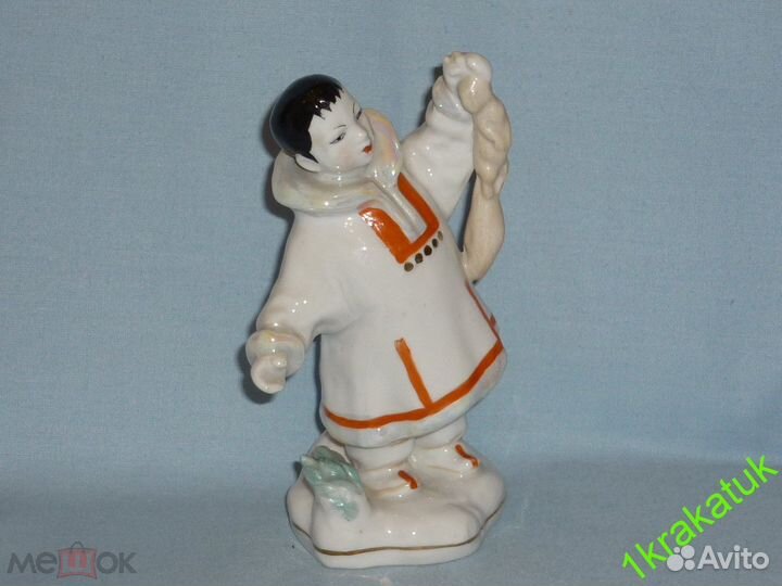 Мальчик нанаец С белкой. Дулево, дз 1950-ые годы