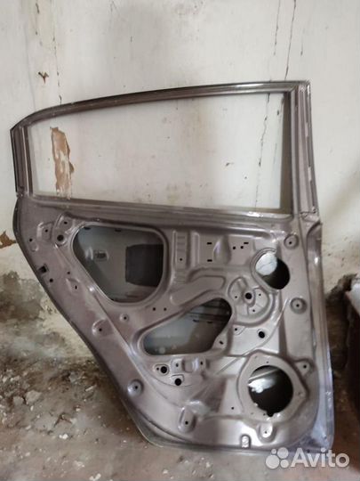 Задняя левая дверь от Kia RioX