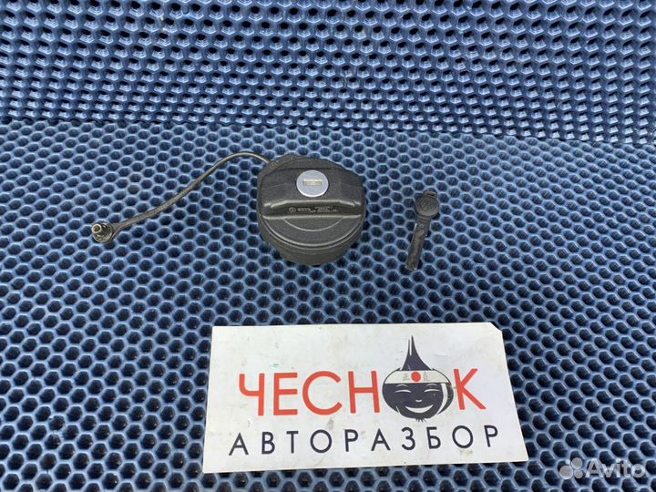 Крышка бензобака Volkswagen Touareg GP