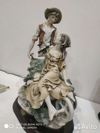 Фарфоровая статуэтка 