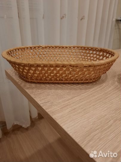 Корзинки блюда плетеные, ложки деревянные