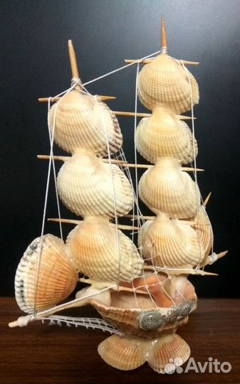 Статуэтка корабль из ракушек