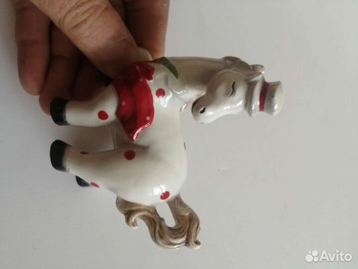 Фарфоровая фигурка лошадь