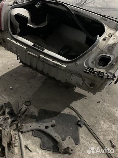 Задняя панель Toyota Crown Majesta 186 04-09 гв