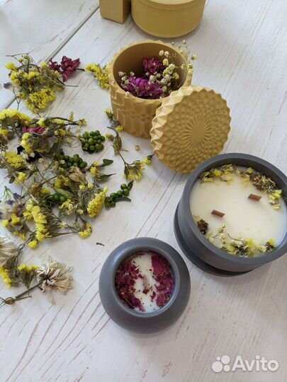 Свечи, изделия из гипса, шкатулки, вазы