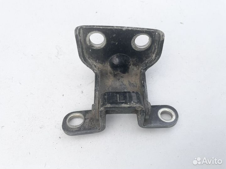 Петля двери задняя левая верх Kia Spectra