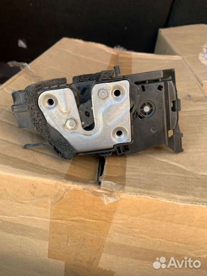 Замок задней левой двери X-RAY