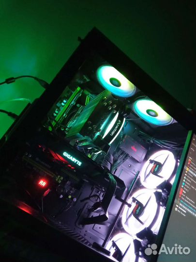 Игровой компьютер с монитором