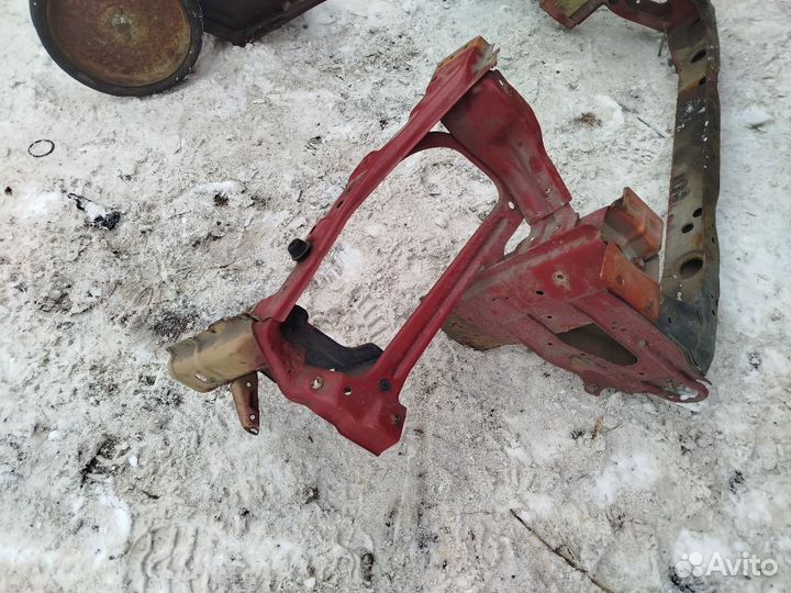 Телевизор, кронштейны фар Chevrolet Lacetti