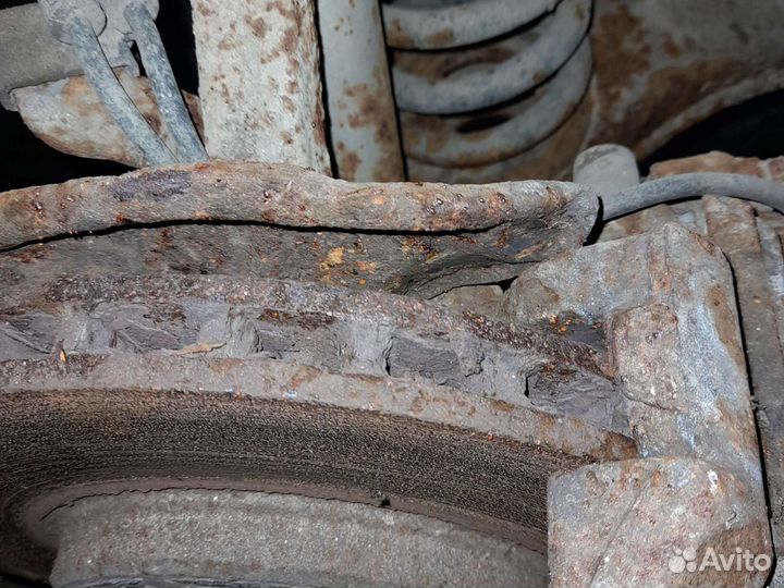 Тормозные диски, суппорт, рычаг мерседес 210. цапф