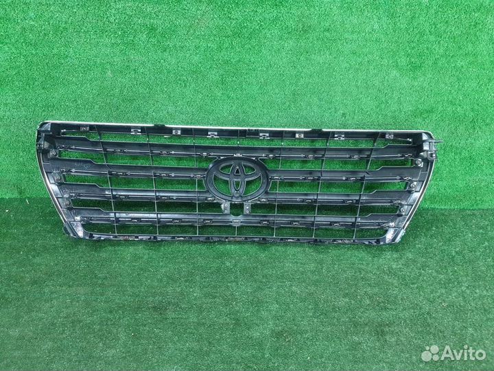 Решетка радиатора Toyota Land Cruiser