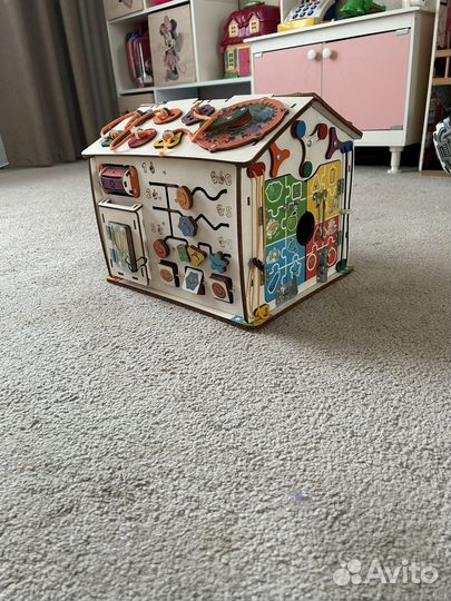 Бизиборд домик