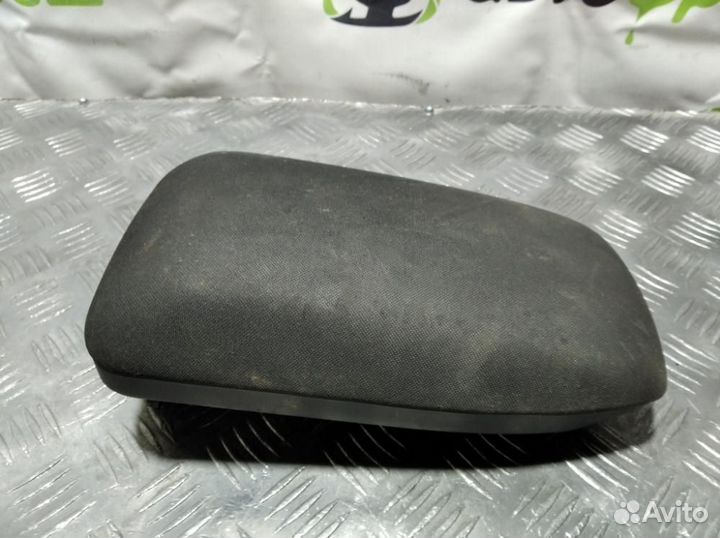 Подлокотник Toyota Corolla e180