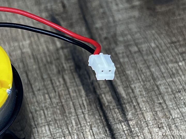 Мотор боковой щетки правый (R) 360 Robot C50