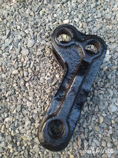 Серьга на трактор