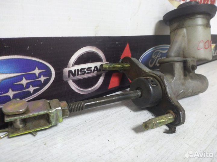 Главный цилиндр сцепления Toyota Corolla E101