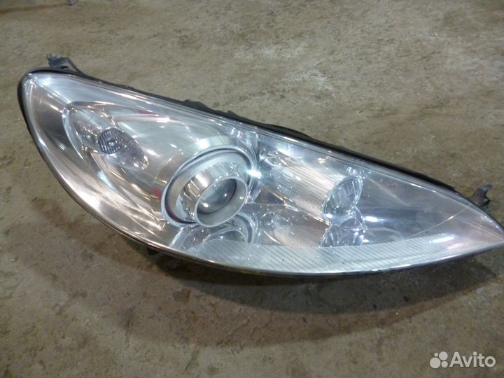 Peugeot 407 фара правая ксенон