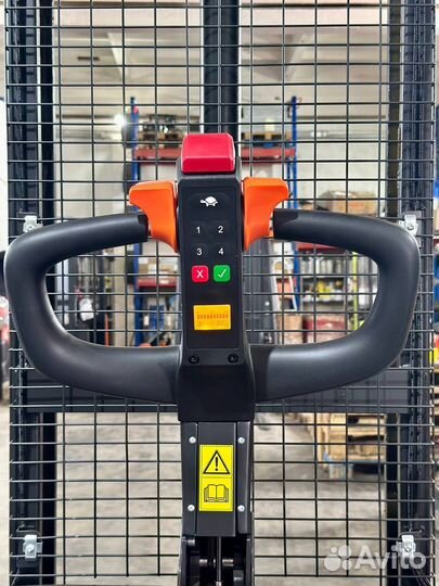 Самоходный штабелер noblelift PSE15-C (новинка)