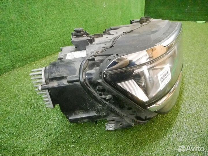 Фара правая Volkswagen Tiguan
