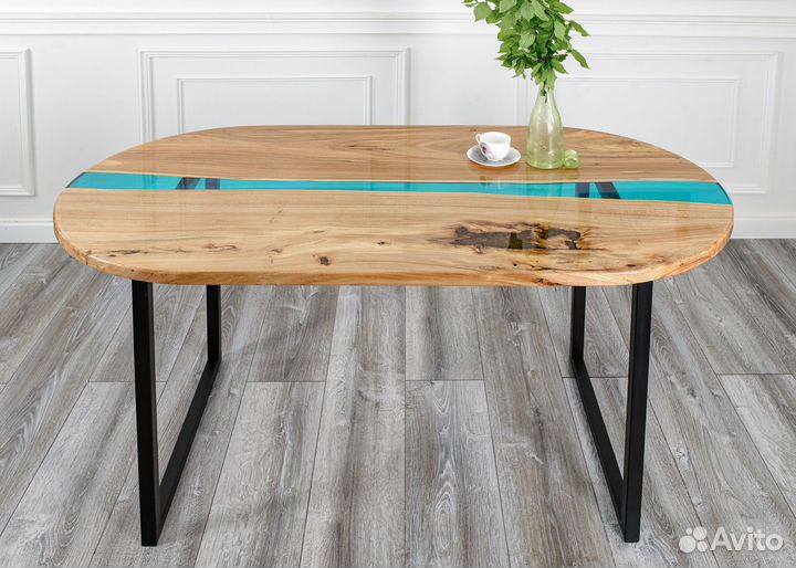 Стол из слэба с эпоксидной смолой