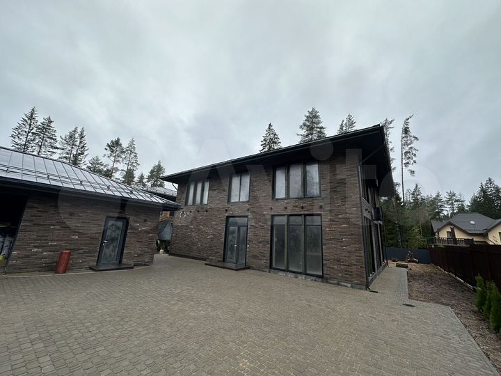 Дом 400 м² на участке 10 сот.