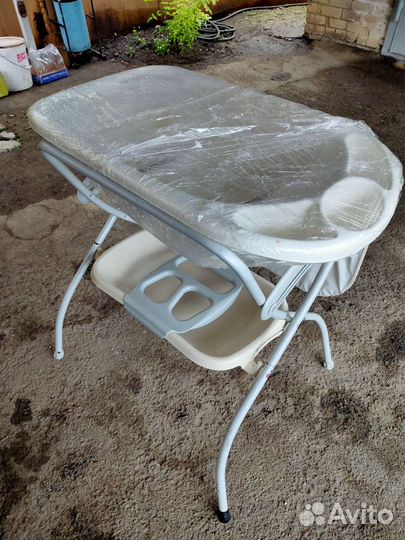 Ванночка для купания и пеленальный столик