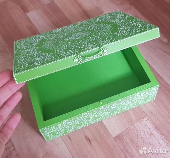 Деревянная шкатулка