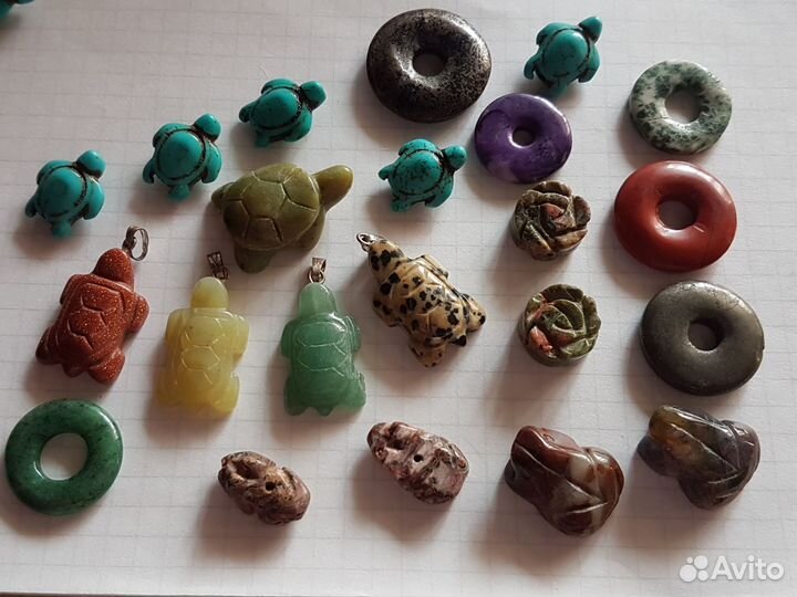 Резные бусины, подвески из камней