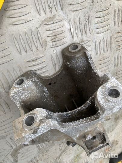 Кронштейн двигателя Bmw X6M E71 S63B44A 2009