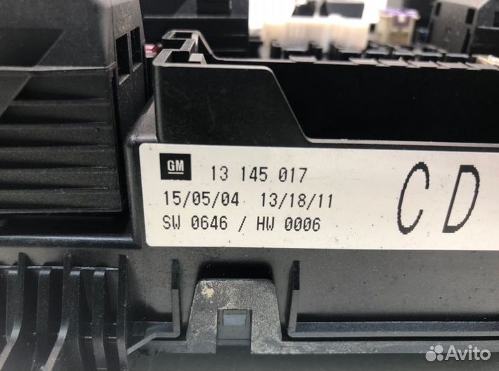 Блок предохранителей Opel Astra H 1.6 I 2004