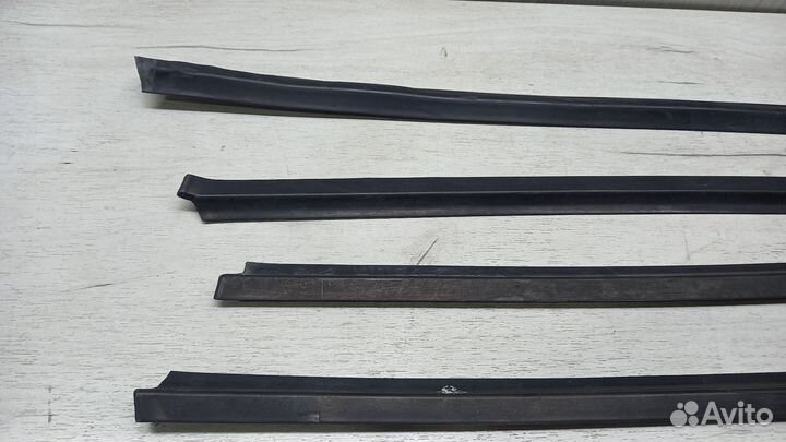 Уплотнитель стекла двери внешний Ford Оriоn 3/Еsсо