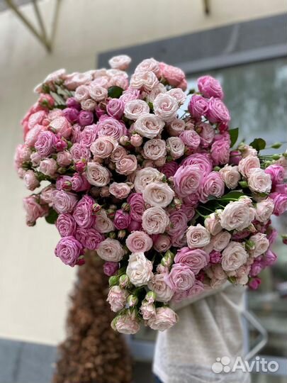 Кустовые розы букет