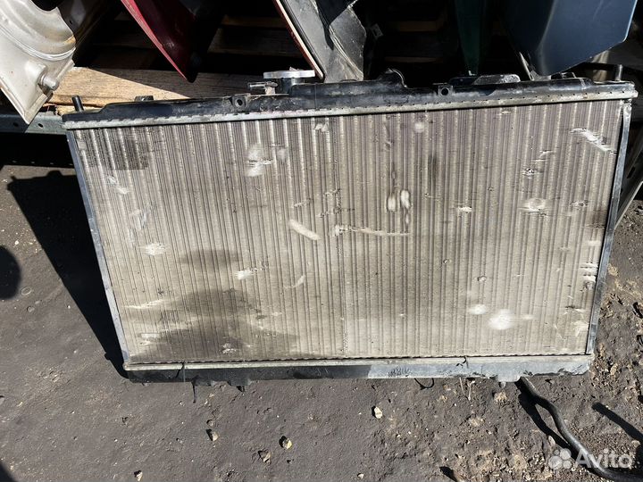 Радиатор охлаждения Mitsubishi Eterna e72a АКПП