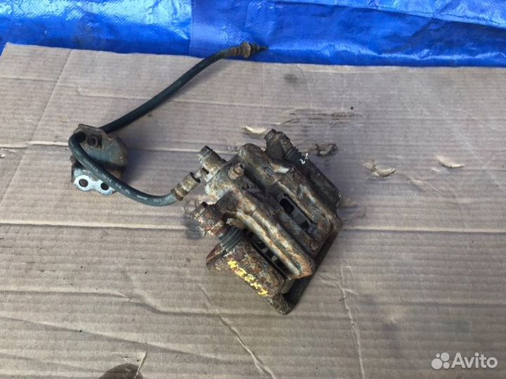 Суппорт задний левый Honda Element YH2 K24A4 2004