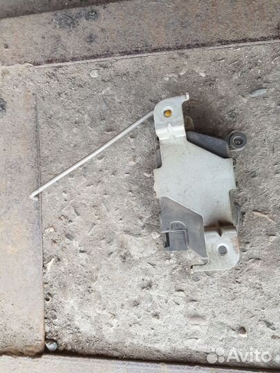 Замок/Сервопривод замка багажника Subaru Forester