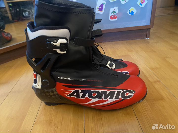 Лыжные ботинки коньковые atomic