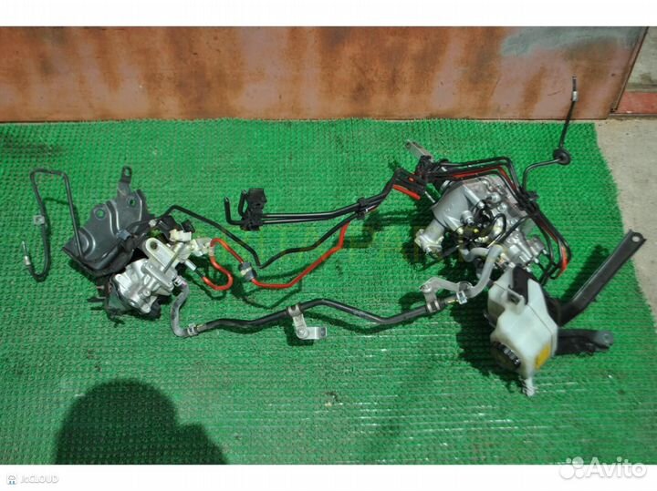 Главный тормозной цилиндр toyota harrier 2015 AVU6