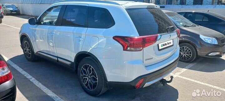 Mitsubishi Outlander 2.0 CVT, 2016, битый, 134 000 км