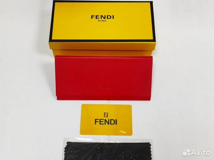 Солнцезащитные очки женские Fendi