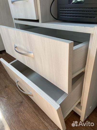 Компьютерный стол белый